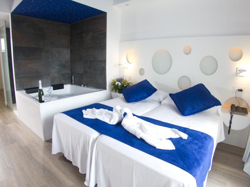 Hotel Triton 4*
